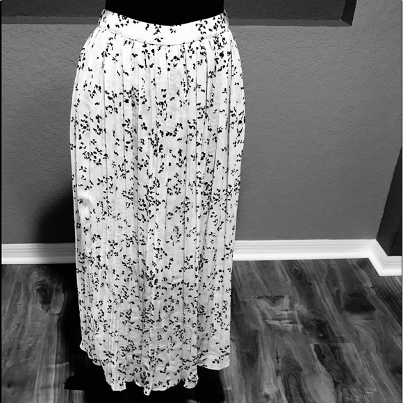 H&M Black and White Long Flowing Skirt - Picture 4 of 4